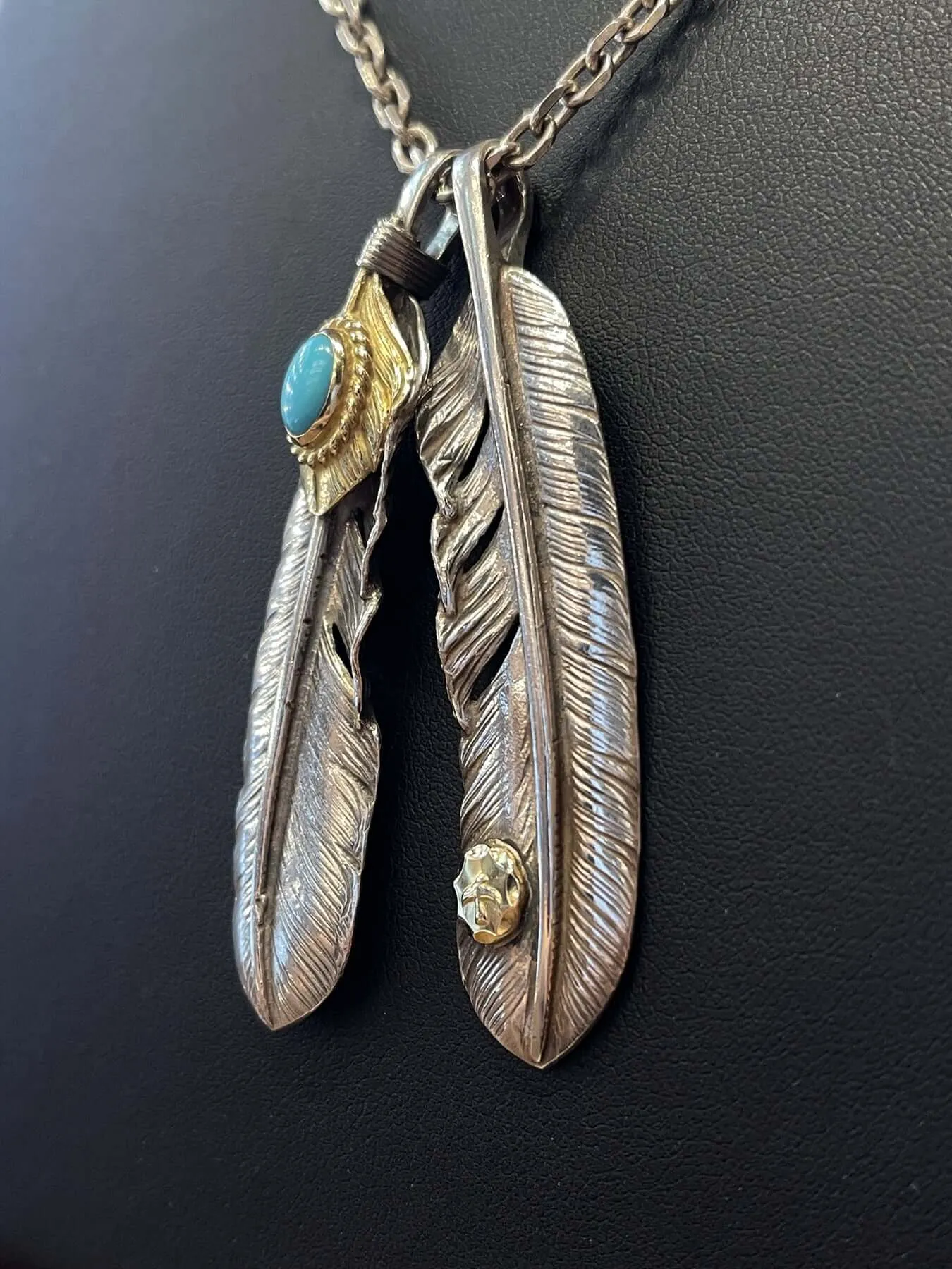 Goros Gold Top Gold Rope Turquoise Double Feathers Setup