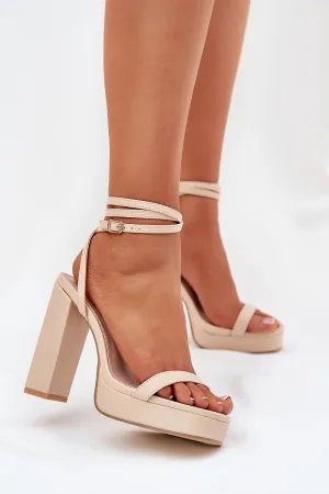 Heel sandals Step in style