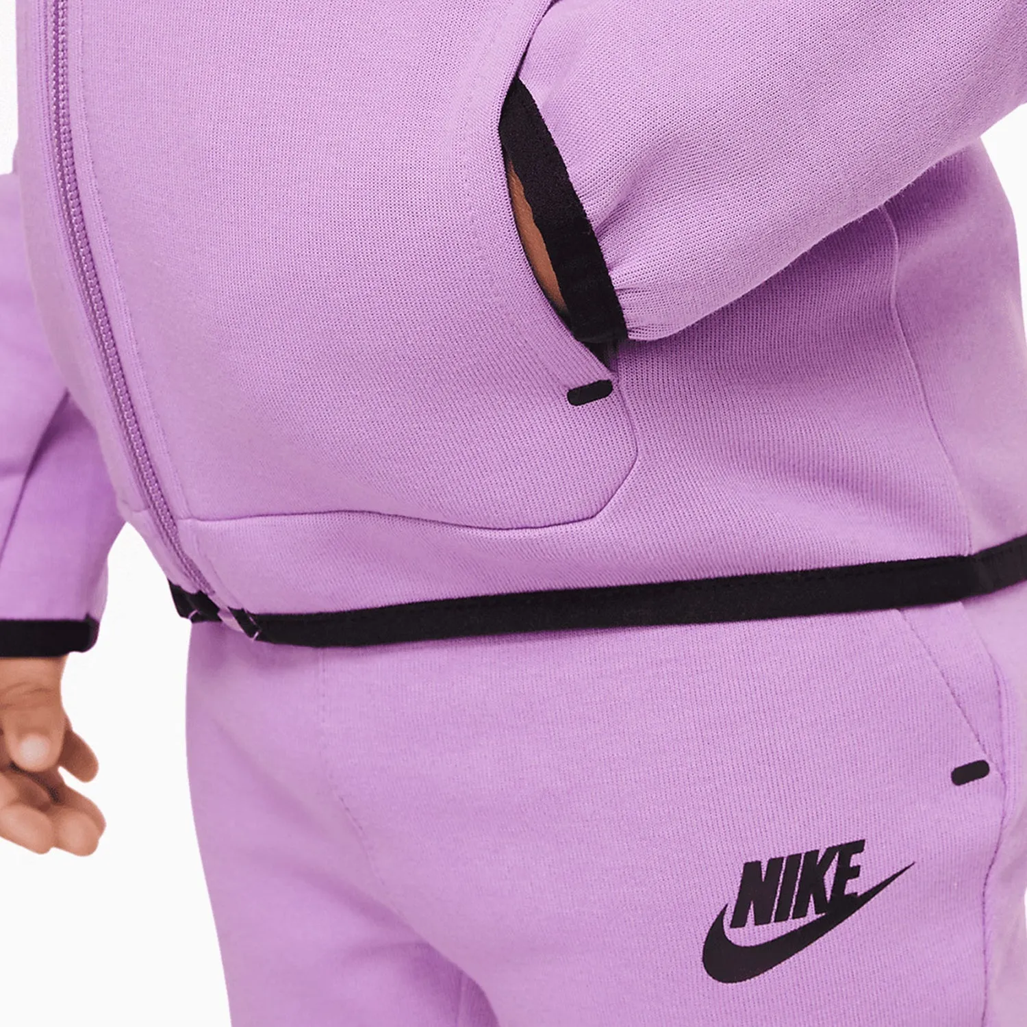 Kid's Sportswear Tech Fleece Outfit