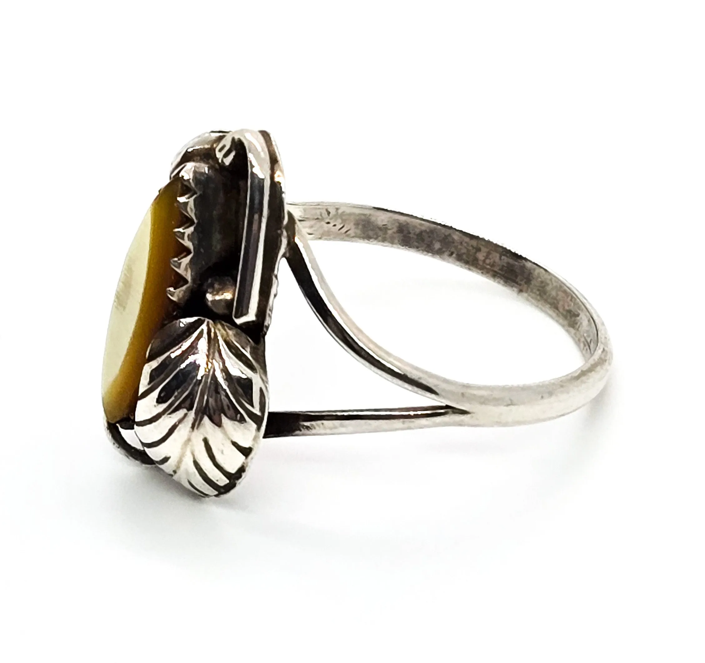 Navajo Yellow Mother of Pearl shell Native American vintage sterling silver ring size 7