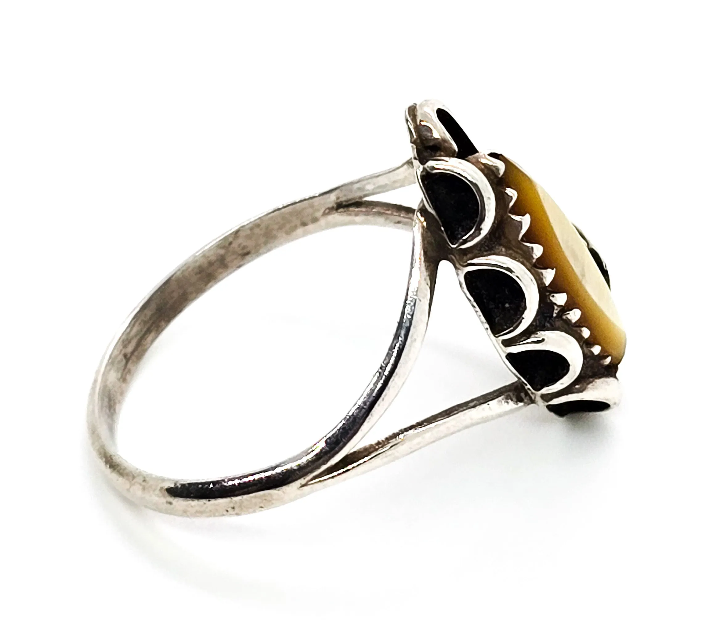 Navajo Yellow Mother of Pearl shell Native American vintage sterling silver ring size 7