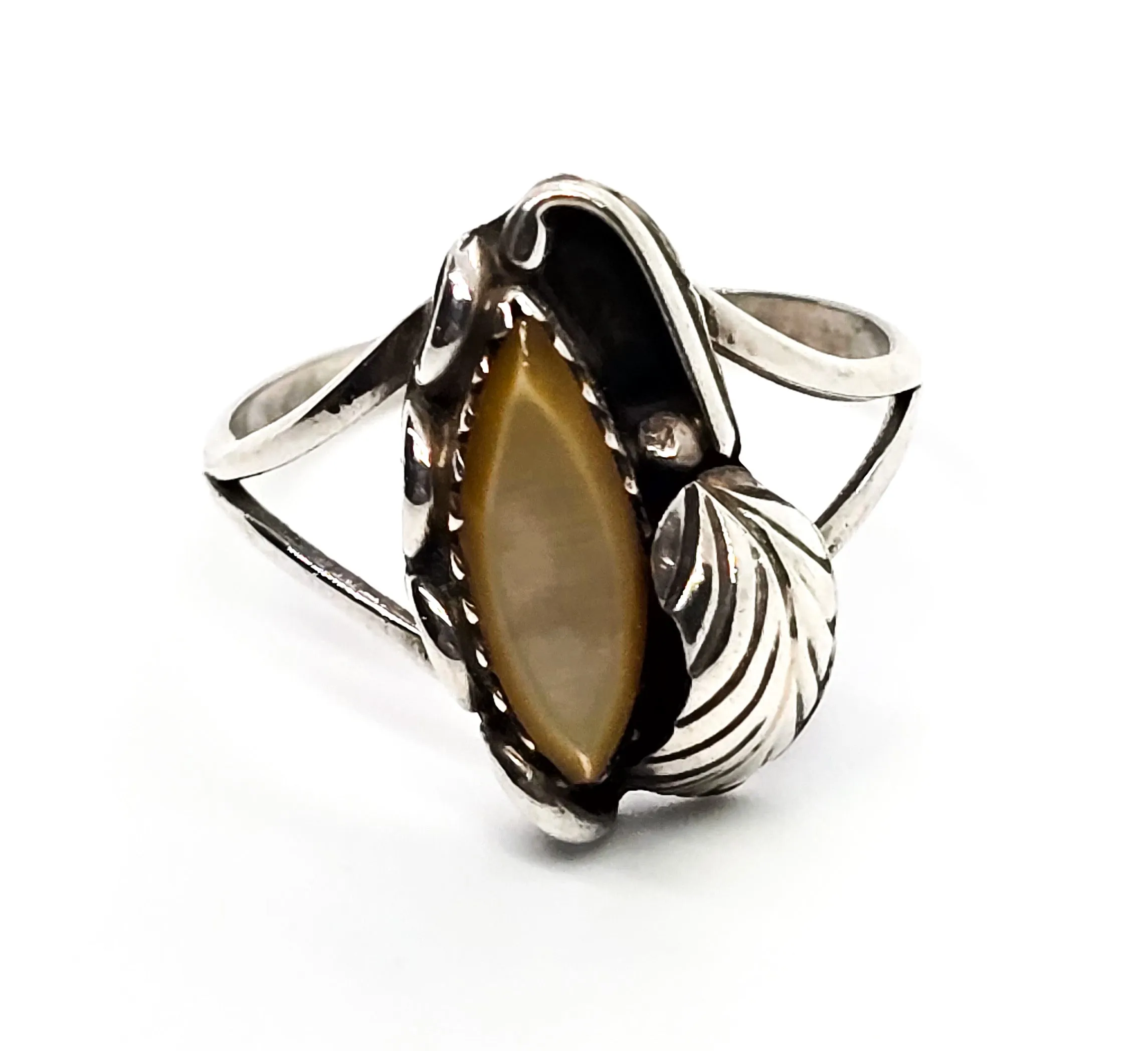 Navajo Yellow Mother of Pearl shell Native American vintage sterling silver ring size 7