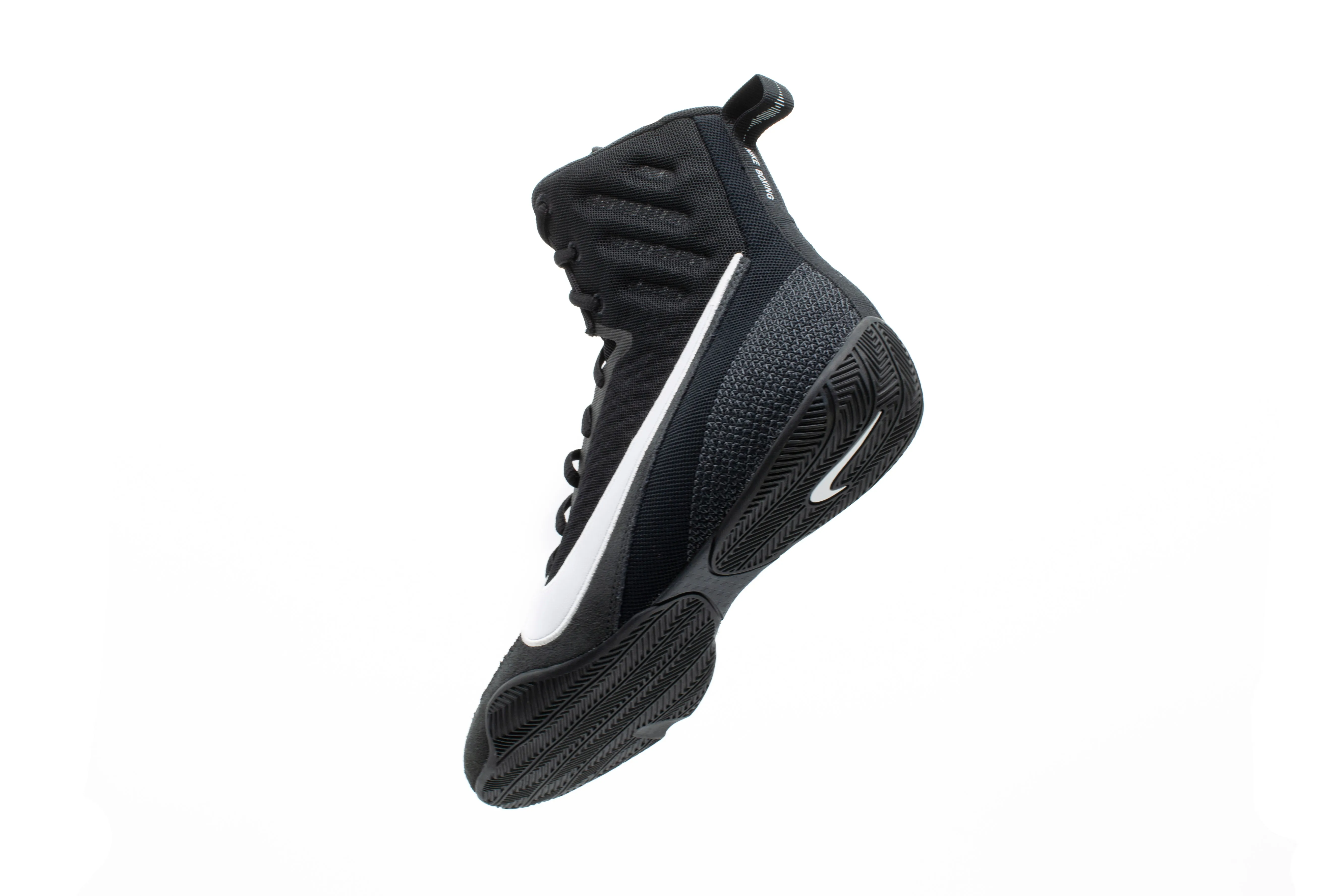 NIKE-MACHOMAI 3