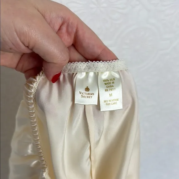 Vintage Victorias Secret 100% Silk Elegant Cream Sleep Shorts Medium