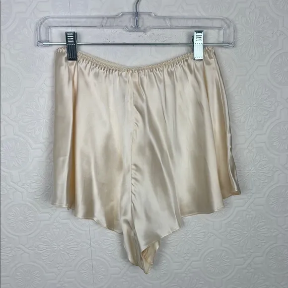 Vintage Victorias Secret 100% Silk Elegant Cream Sleep Shorts Medium