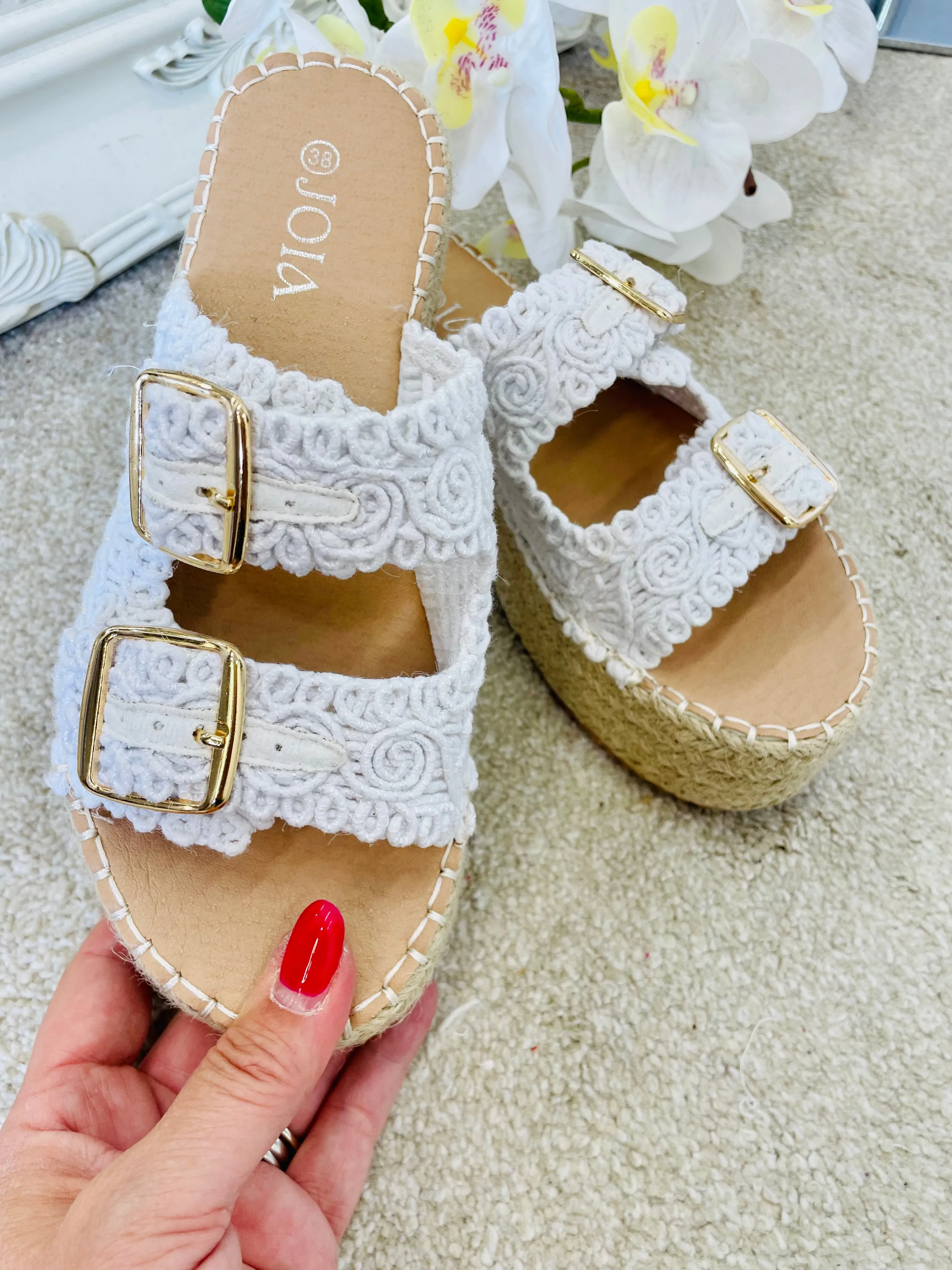 WHITE CROCHET FLATFORM SLIDER SANDALS ( 875 )